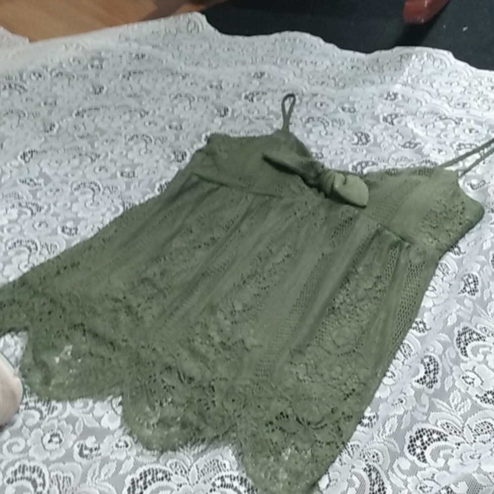 No Boundaries Size 11/13 Lace Camisole Olive Green